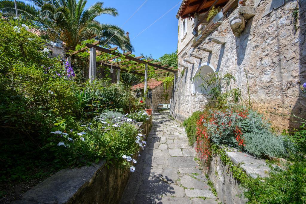 Apartament Lara *